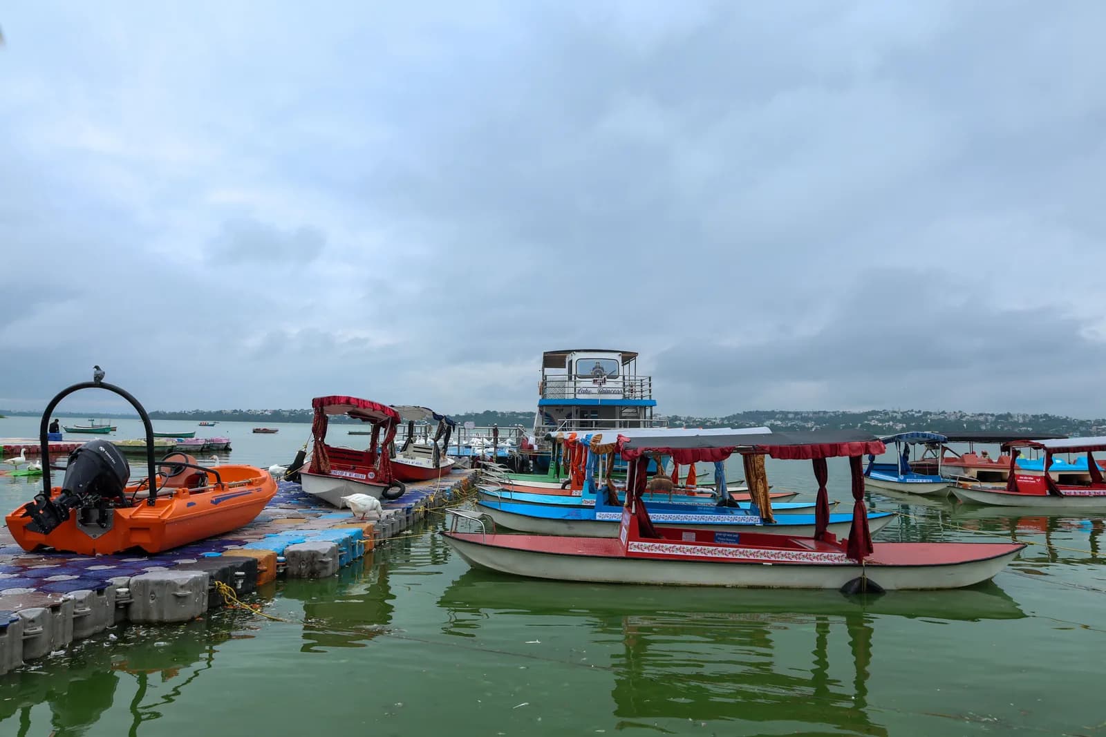 Hyderabad Evening Tour with Hussain Sagar Lake Boat Ride